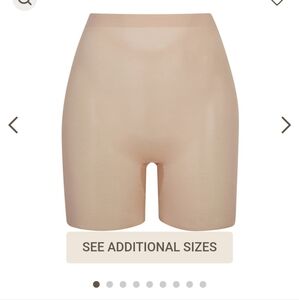 NWT SKIMS Barely There Low Back Short- size L